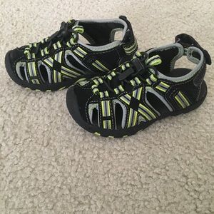 Khombu size 6 toddler boys Sandals